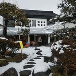 田原屋菓子店 - 雪の少ない令和2年では珍しい