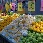 MBG Fruitshop - RM10(265円)で何個かという売り方。