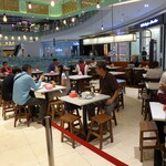 Nyonya Colors - イートインスペースがお店の脇に。