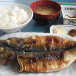 カネシチ水産 - カネシチ定食７３５円から　　　好きな干物が選べます。