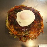 お好み焼き まる田 - 広島風お好み焼き 辛めん 半熟目玉焼きトッピング (税込)900円　(2020.01.21)