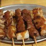 フナバシ屋 - モツ串焼き5種盛り合わせ