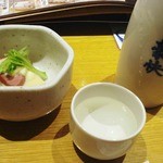 地酒とそば・京風おでん 三間堂 - 熱燗とお通し