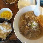 手打ちらーめんはやぶさ - 半ライス＋あさりラーメン