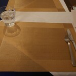 ノブレス オブリージュ - テーブル席(20-01)