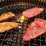 Yakiniku No Ogawa - お肉を少しずつ焼いていきます