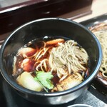 蕎麦と料理 瀬口 - 鴨の味が滲み込んだ汁