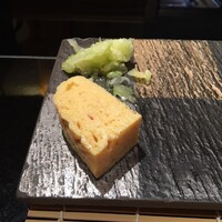 築地青空三代目 大名古屋ビルヂング店 - 出汁巻   これは味付けは卵焼き風で甘いです