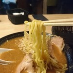 玄龍 - 西山製麺みたいなプリプリの中太縮れ多加水麺