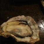 嵐を呼ぶ漁師小屋 - カキのヤカン酒蒸し