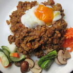 三日月 - カレーには豚モツも入っています