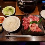 Yakiniku motsunabe futakotamagawa kuratsuki - 贅沢3種ランチ　2200円