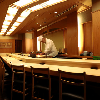 お一人様にもデートにもおすすめのカウンター席をご用意しております。
