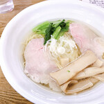 きくや - 【限定】アタシが愛して止まない新座の神の店インスパイア…◯んやの黄金スープ中華そば（塩）