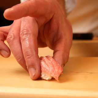 ネタ・シャリ・煮きり醤油…。調和を愉しむ本格江戸前寿司の真髄