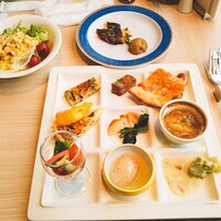 カフェ＆レストラン ヴァン - サラダもたっぷり オシャレな料理が多かった