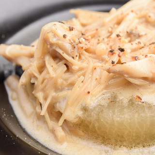 旨味を重ねたブレンド出汁が自慢！一風変わった“洋風おでん”