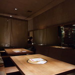 店内は照明が落としてあり、落ち着いたアダルトな雰囲気です