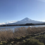 富士山の見えるカフェ - カフェの外の景色  富士山と河口湖