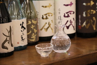 Sumibi Yaki Tori Kicchin Hiyoko Isuto - 全国の様々な日本酒置いてます