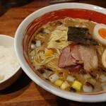 麺屋 悠 - 味玉味噌そば(950円)大盛(50円)に、サービスのライスを付けた♪