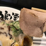 Noroshi - 豚骨らーめん＠690円粉落とし+味付半熟煮玉子＠130円のチャーシュー