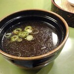 天狗 - ネギを浮かべて蕎麦湯を楽しみます