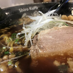 牛もつラーメン 白黒 - 豚骨白湯　醤油