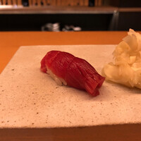 鮨 四 - 大間のマグロ140キロ、赤身