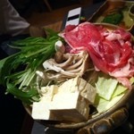 沖縄料理 あしびな～ - アグー豚の鍋