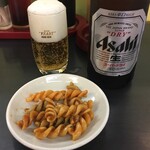 Ramenhakkou - キャーーー！！！日も随分と高いうちからのチンカチンカの冷やっこいルービー！
                        ロクに仕事もしてねーのに五臓六腑に染み渡るルービーってヤツは・・・
                        アテはネジリンボー。
                        コマチャーとかが・・・
                        
                        
                        
                        
                        
                        