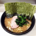 かわむら家 - ラーメン750円麺硬め。海苔増し100円。