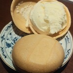 Hakataumakamombinchouya - 〆に「アイスクリーム」のサービス。程好い大きさと甘さで大満足。
