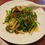 太平楽 - 青椒肉絲(950円)