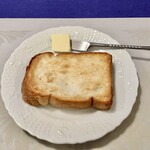 Kinokuniya - カルピスバター (塩不使用)をトーストに載せる
