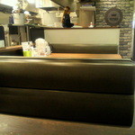 つけめんTETSU 壱の木戸 - ボックス式のテーブル席