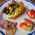 DINING & BAR TABLE 9 TOKYO - 2020/1/16 ランチで利用。
      料理の様子。