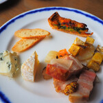 DINING & BAR TABLE 9 TOKYO - 2020/1/16 ランチで利用。
      料理の様子。