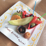 DINING & BAR TABLE 9 TOKYO - 2020/1/16 ランチで利用。
      料理の様子。
      誕生日プレート