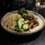 肉 久茂地 - ナムル盛り合せ