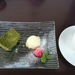 レストランアマル - デザート(抹茶のムースと柚子のアイス)とコーヒー