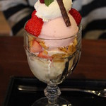 町家喫茶 三宅商店 - 春の苺パフェ(850円)・・・おいしい！