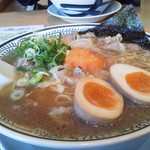 丸源ラーメン - 半熟煮卵入り　肉そばを食しました。