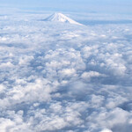 大阪国際空港(伊丹) ダイヤモンド・プレミアラウンジ - 雲海の中の富士山