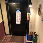 Yakiniku Sabuchan - 地下のお店の入口。入りづらいです。