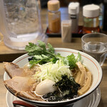 らーめん健心 - 煮干し醤油らーめん700円に味玉TP100円で〜す