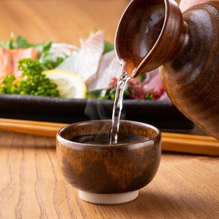 季節の香りとソムリエ厳選の日本酒をお愉しみください。