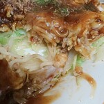 Tentoumushi - 具材は豚バラ・キャベツ・そば(中華麺)・揚げ玉・卵