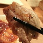 炭火焼肉 炙季 - 上品な甘みの錦雲豚のバラカルビ