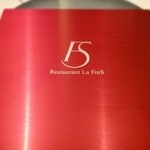 レストラン ラ フィネス - メニューは真っ赤なアルミ製！